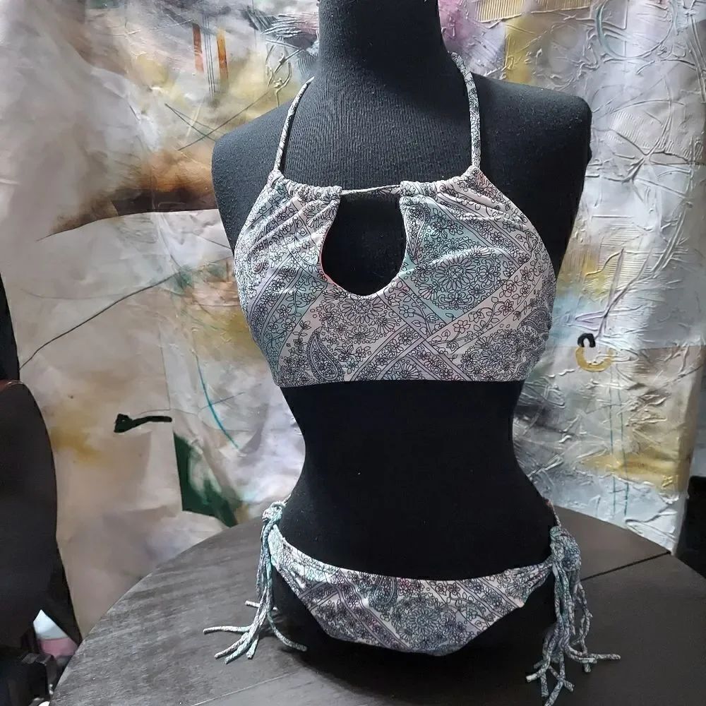 Bikini no brand halter top Small bottoms Medium